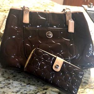 👜😍coach bag and wallet in patent leather, elegant even